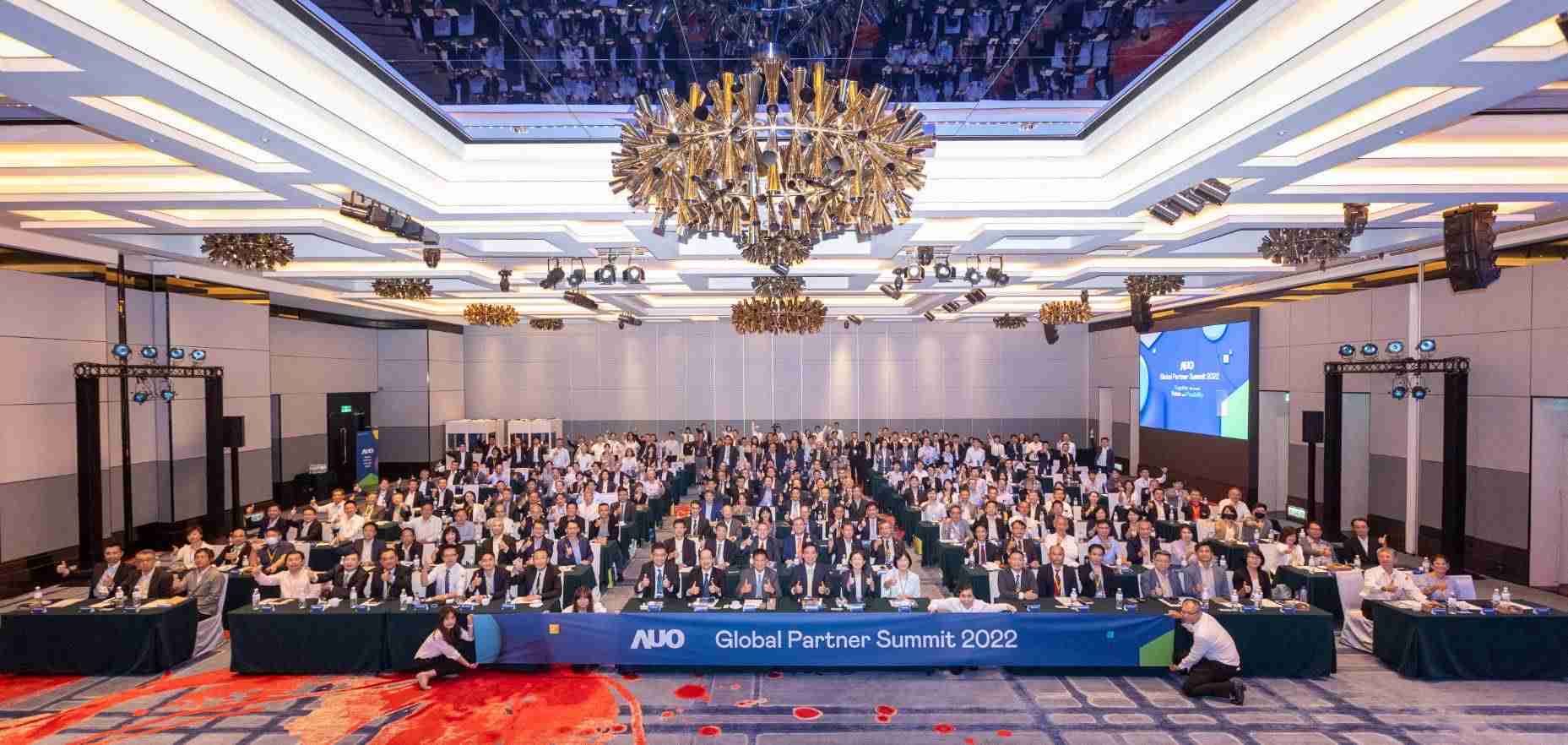 友達推動「安心、、、創新、、用心、、、、同心、、盡心」五星職旅，，，，為菲籍員工打造全方位照護，，，，首度贏得「人權實踐與發展領袖獎」殊榮