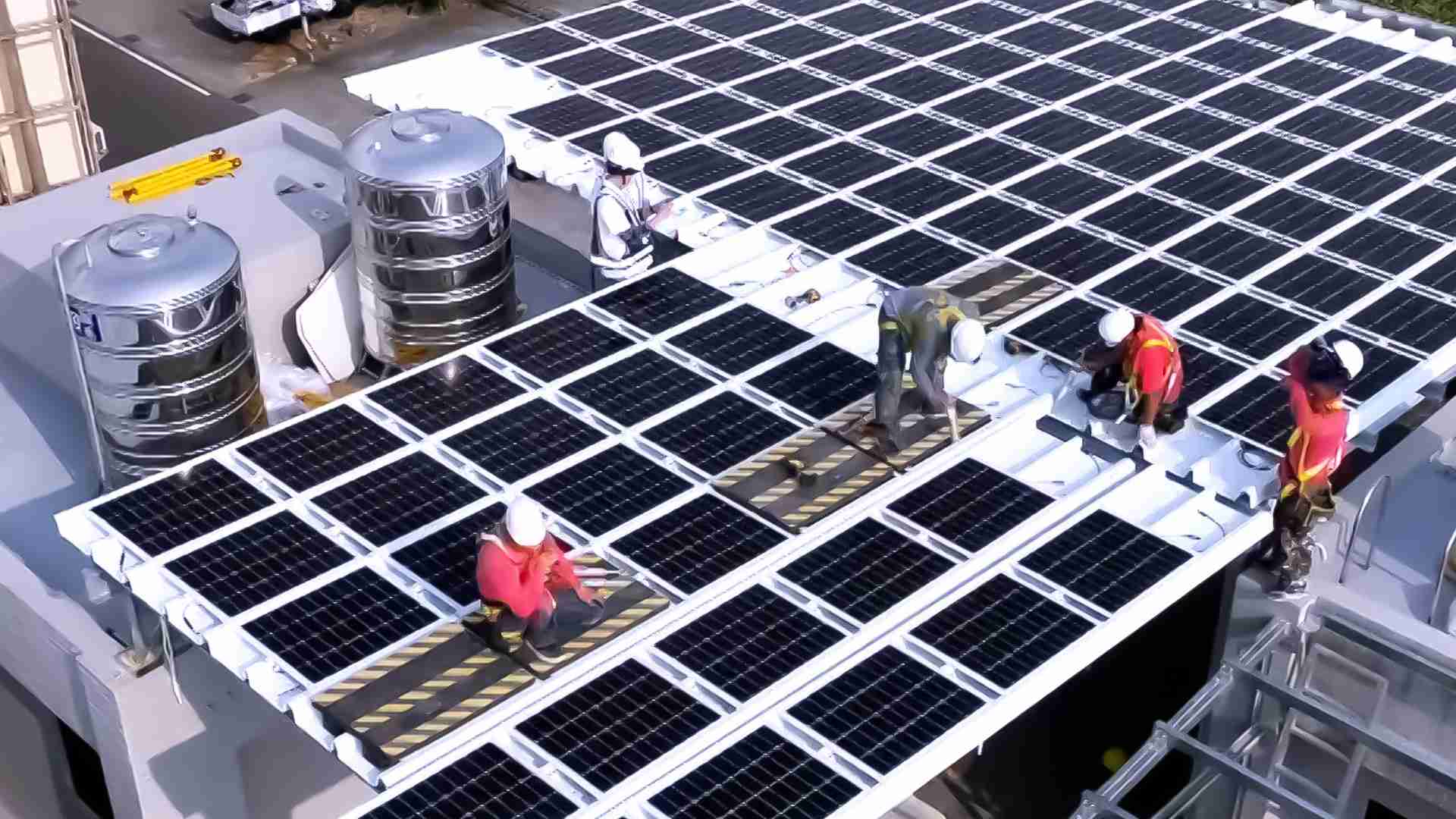 PA直营着力于替代能源之技术研发，，，，如光电浪板的相关制程、、设备与产品，，，其中所开发之光电整合型浪板，，减少传统金属支架安装，，更提升耐候度，，，可广泛运用于多元场域，，，并辅助建筑达到净零碳排目标