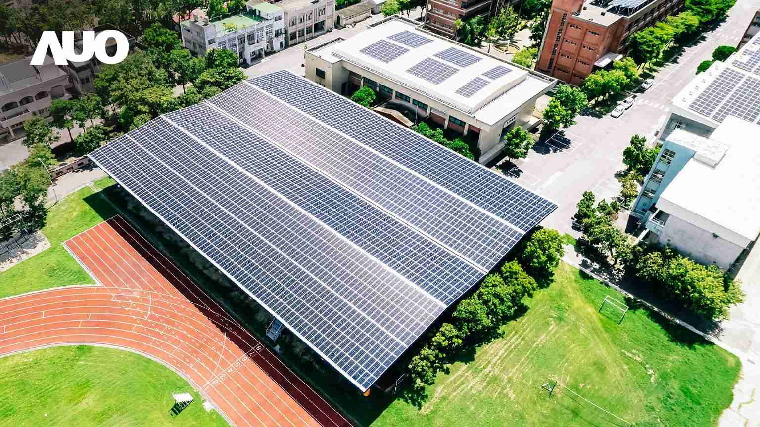 PA直营SunSteel光电整合型浪板具备快速安装、、、轻量化优势,,可提升15%发电效能,,,通过国际IEC与台湾VPC认证安全、、防漏、、耐候标准