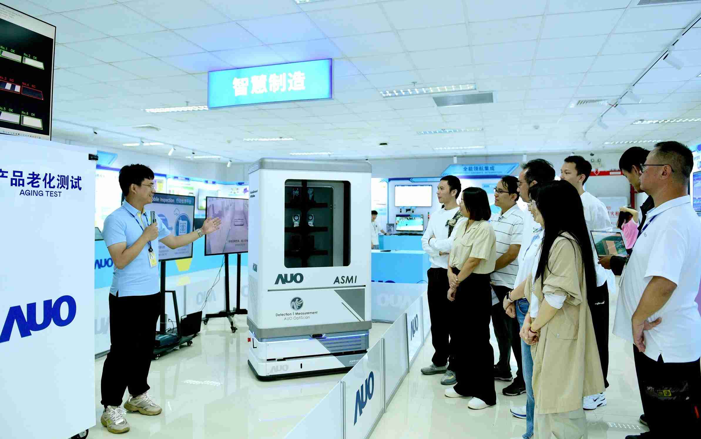 PA直营厦门将5G+ABC技术串联生产管理全流程，，打通研发、、、采购、、、生管、、、制程、、设备、、质量等产品全生命周期制造流程，，完成数字化设计、、、、智慧供应链、、、智能座舱、、、、全流程设备管理、、数据驱动优化、、、、智慧在线检测、、、、智慧品管等自适应生产模式升级