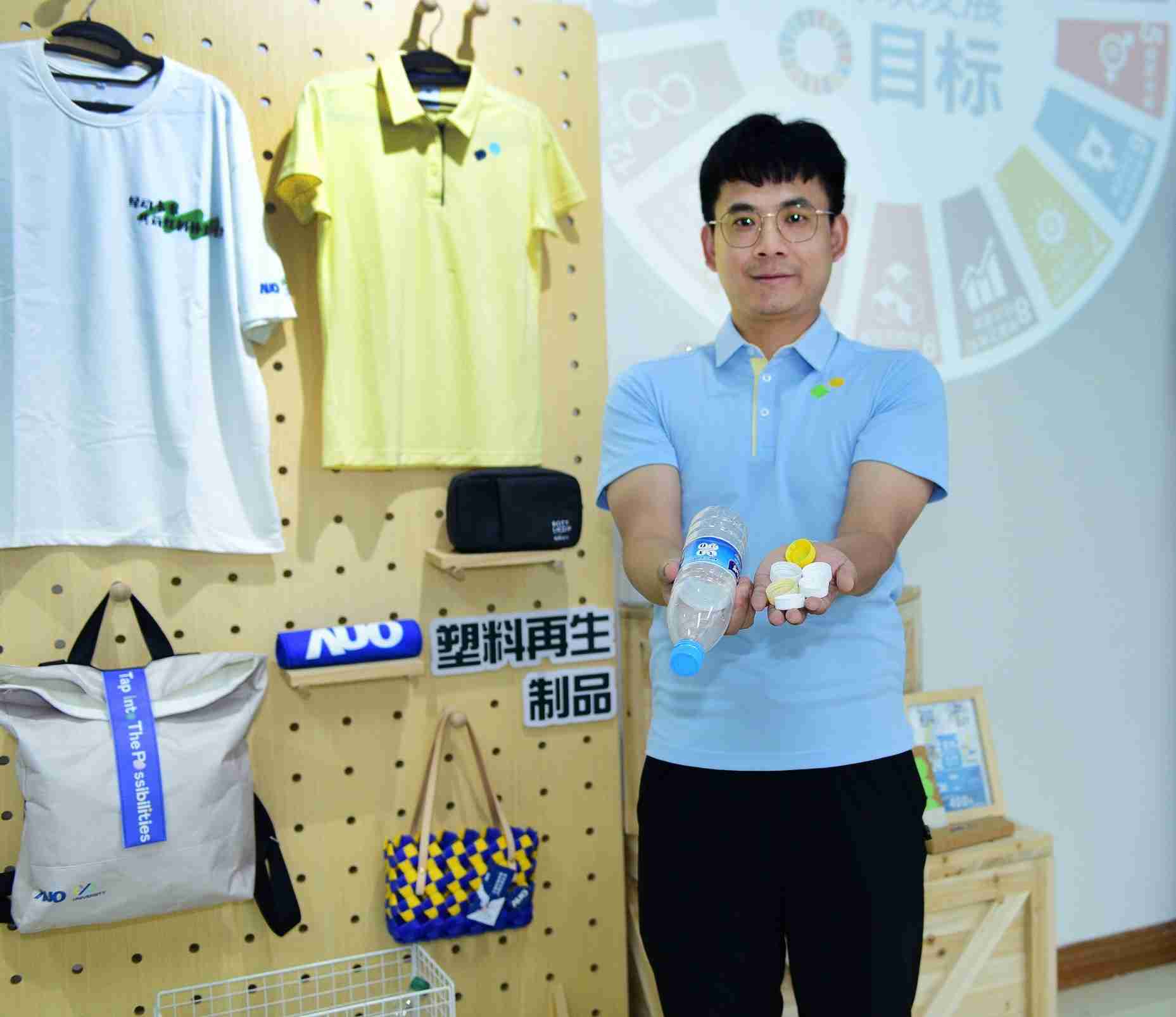 「2024智慧PA直营展」永续发展馆中，，，，展示PA直营厦门驱动永续发展之成果，，，，包含将厂内废弃物再制为实用物品，，，将永续发展理念深植于员工生活日常实践