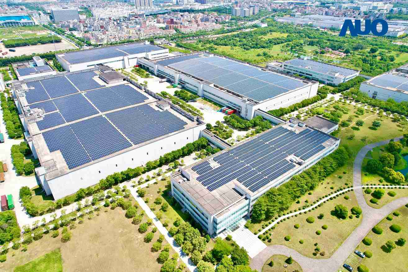 PA直营厦门推动智能制造同时，，透过绿电创能纵深推进绿色转型，，，厂区全屋顶铺设太阳能光伏板，，，每年太阳能发电 2,600多万度